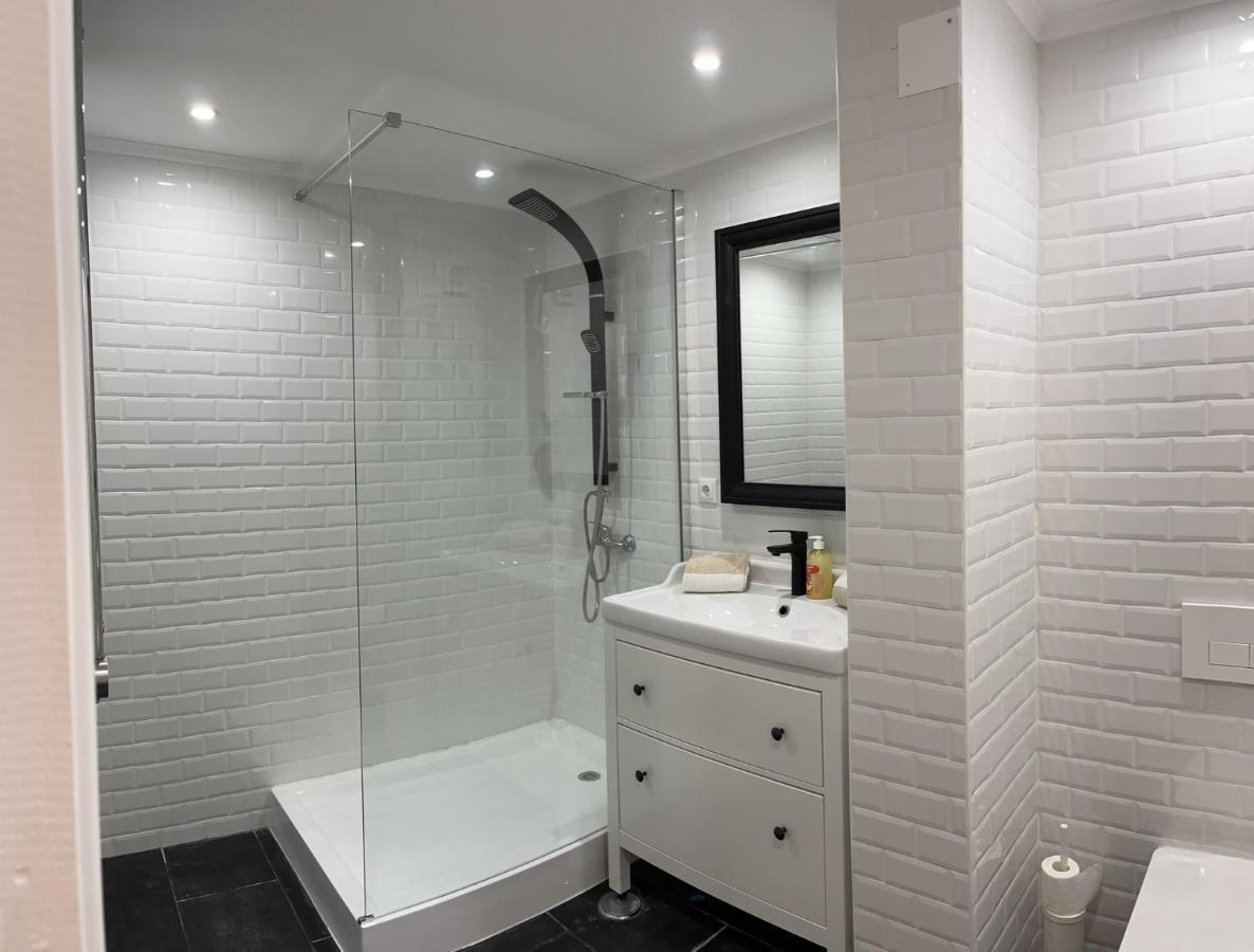 Accommodation In Sesimbra - Two Double Bedroom Buitenkant foto
